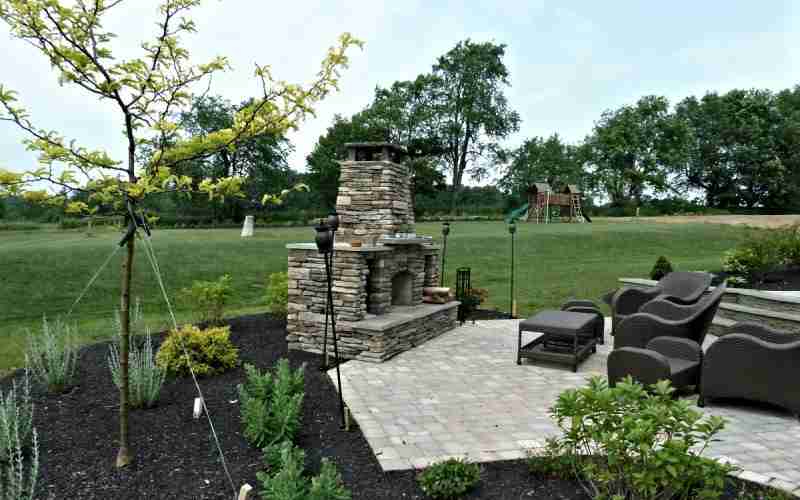 Outdoor Fireplaces Outdoor kitchen with pizza oven
